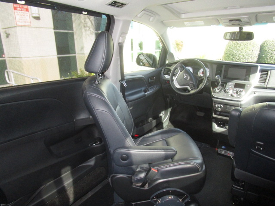 Used 2015 Toyota Sienna SE - VMI Side Entry Entry In Floor Automatic Ramp