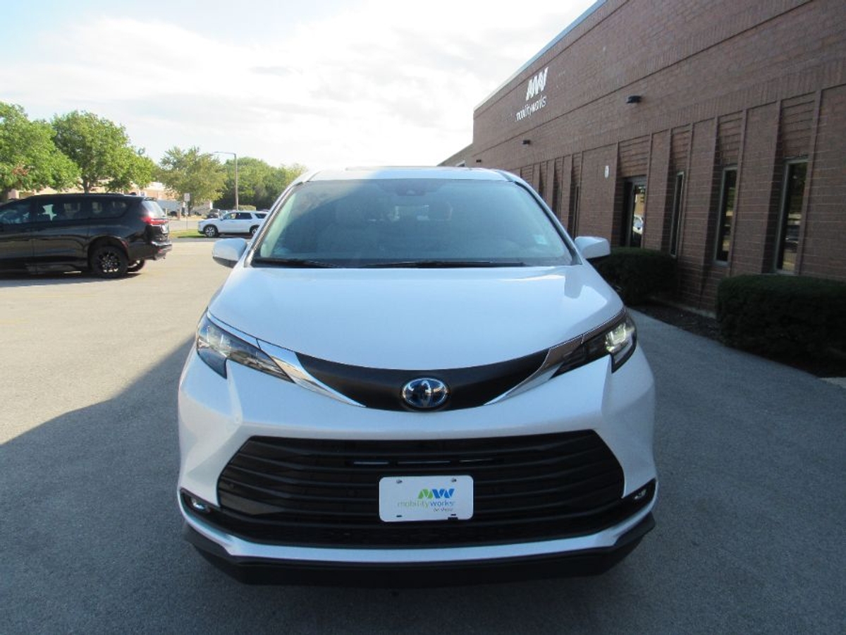 2025 TOYOTA SIENNA - Image 14