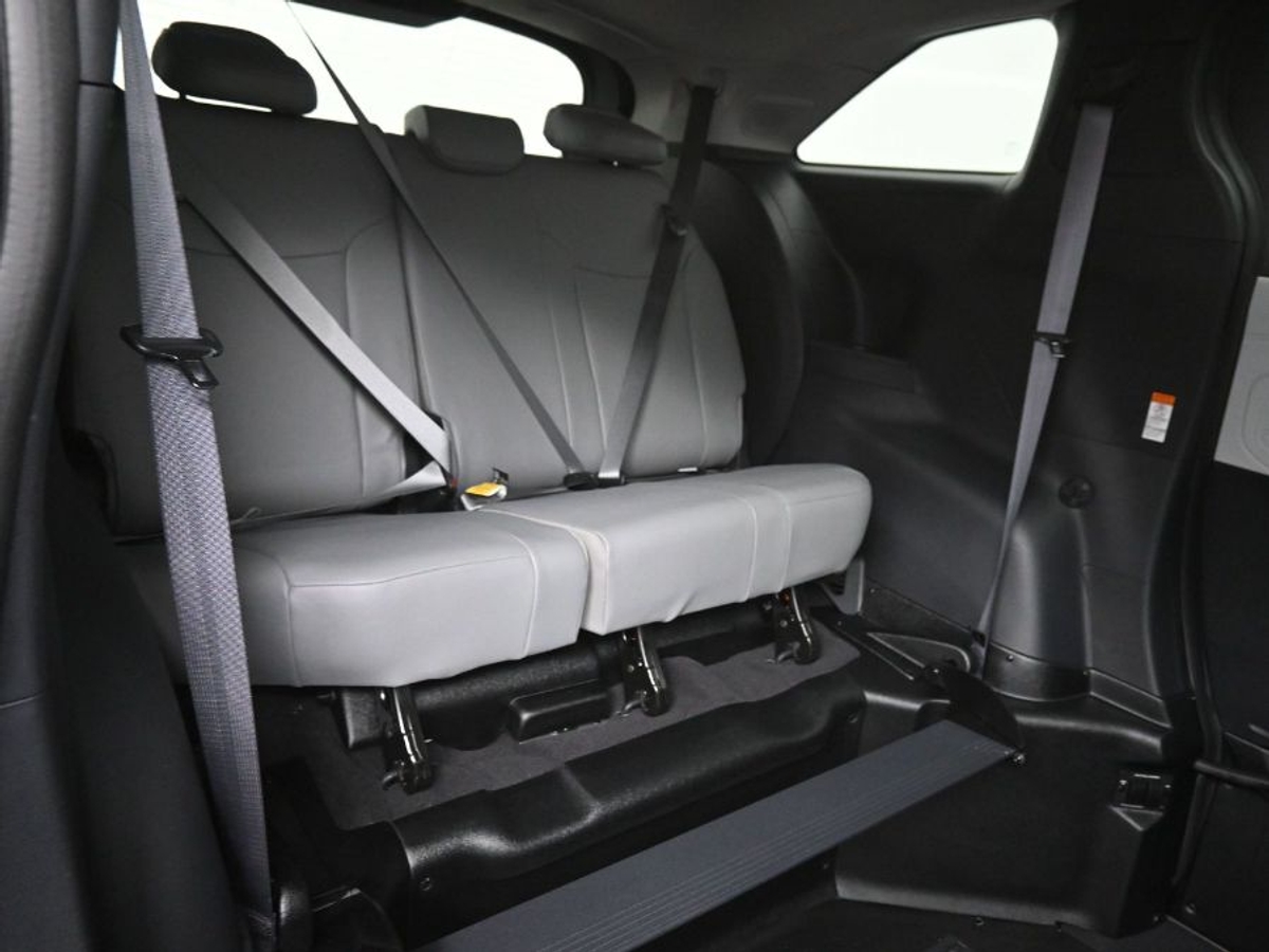 2025 TOYOTA SIENNA - Image 10