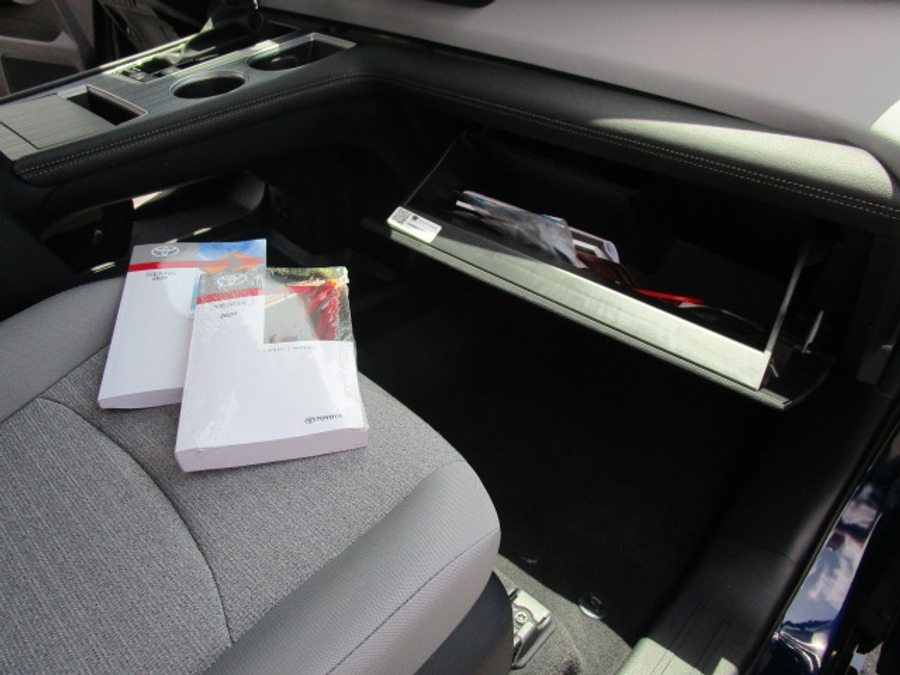 New 2026 Toyota Sienna Hybrid FWD LE - Vantage Mobility Commercial Rear Entry Entry Fold Out Manual Ramp