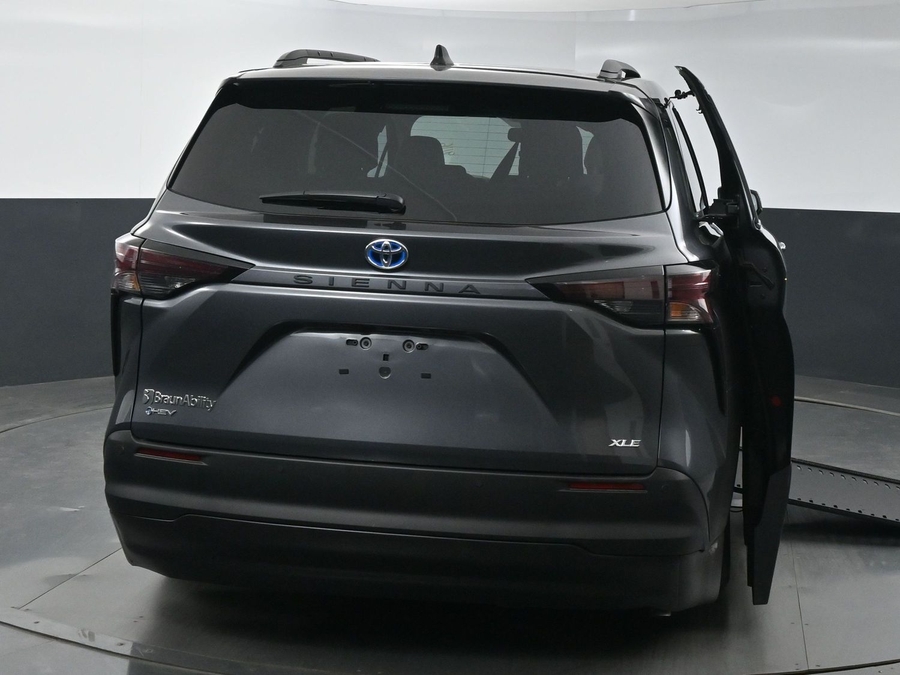 New 2025 Toyota Sienna Hybrid XLE Plus - BraunAbility Side Entry Entry In Floor Automatic Ramp