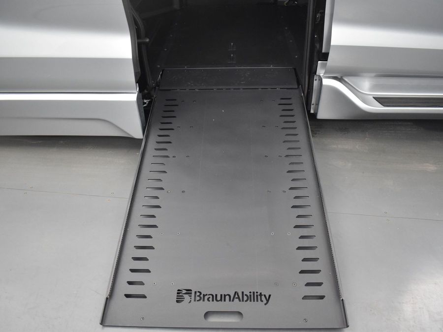 New 2025 Toyota Sienna Hybrid XLE Plus - BraunAbility Side Entry Entry In Floor Automatic Ramp