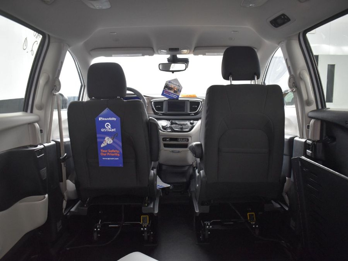 2023 CHRYSLER VOYAGER - Image 15