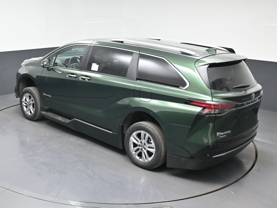 New 2026 Toyota Sienna Hybrid Limited - BraunAbility Side Entry In Floor Automatic Ramp