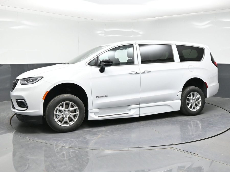 White Chrysler Pacifica image number 2