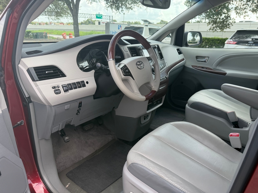 Used 2014 Toyota Sienna XLE - VMI Side Entry In Floor Automatic Ramp
