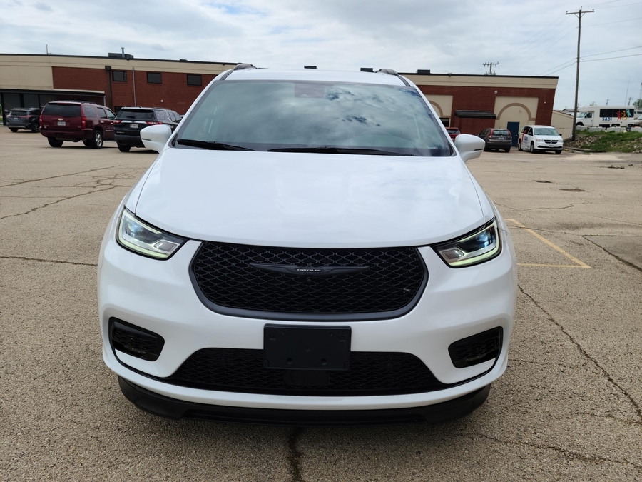 Used 2021 Chrysler Pacifica Touring L - BraunAbility Side Entry Entry Fold Out Automatic Ramp