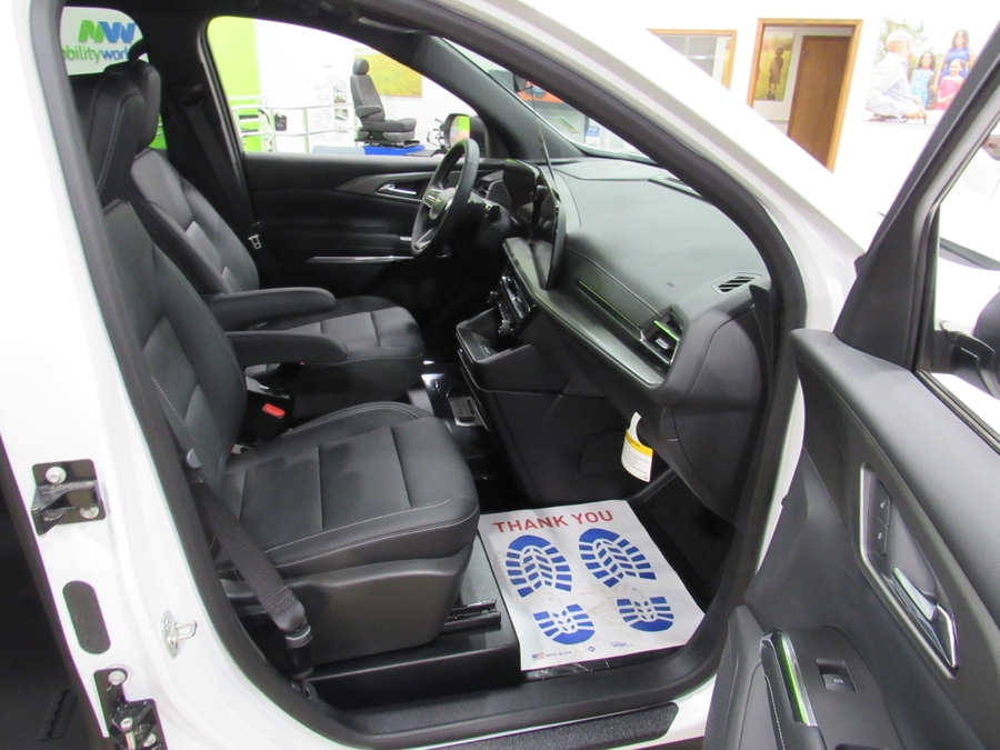 White Chevrolet Traverse image number 5