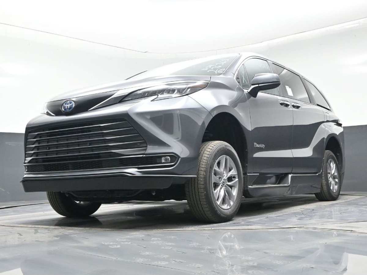 2025 TOYOTA SIENNA - Image 25