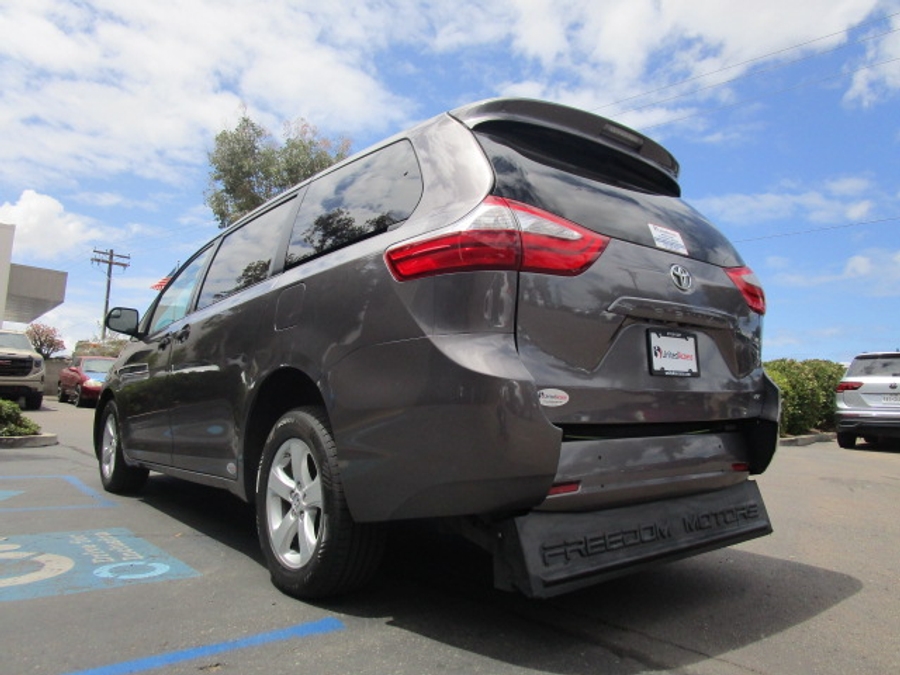 Used 2015 Toyota Sienna LE - FRE Rear Entry Entry Fold Out Manual Ramp