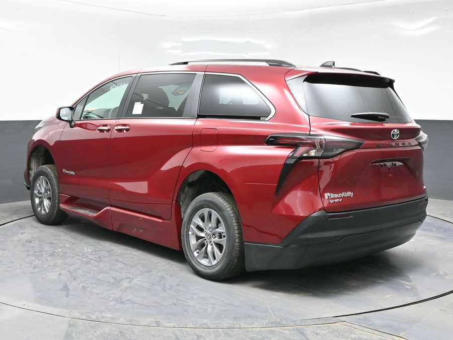 New 2026 Toyota Sienna Hybrid XLE Add - BraunAbility Side Entry Entry In Floor Automatic Ramp