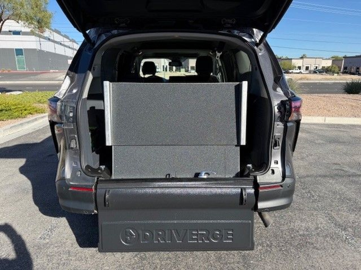 2024 TOYOTA SIENNA - Image 29