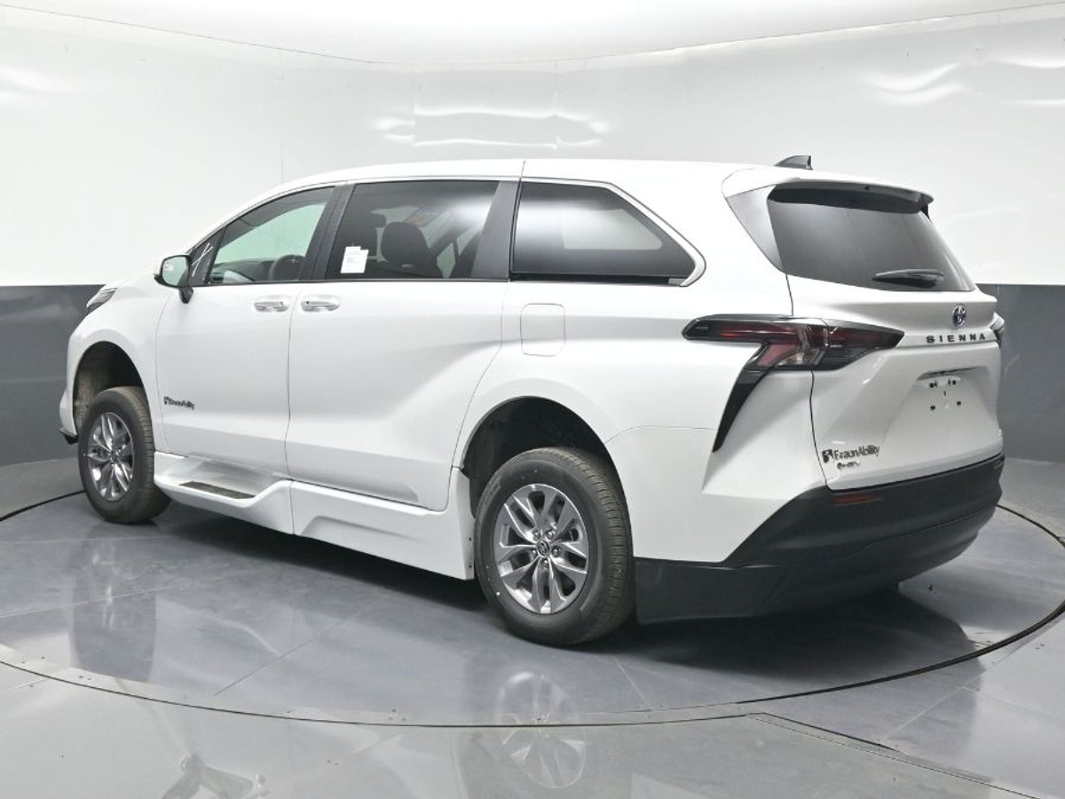 2025 TOYOTA SIENNA - Image 5