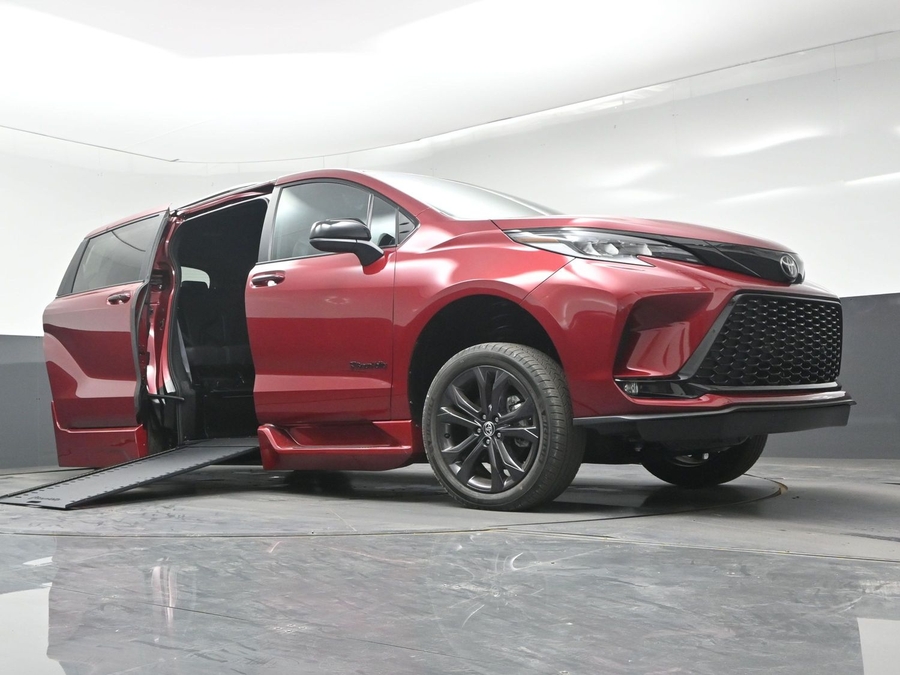 New 2026 Toyota Sienna Hybrid XSE Sport - BraunAbility Side Entry In Floor Automatic Ramp