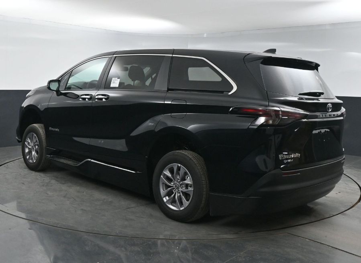 2025 TOYOTA SIENNA - Image 10