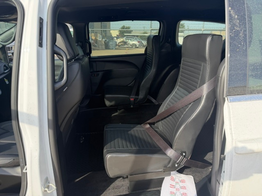 2026 Chrysler Voyager LX - Photo 12