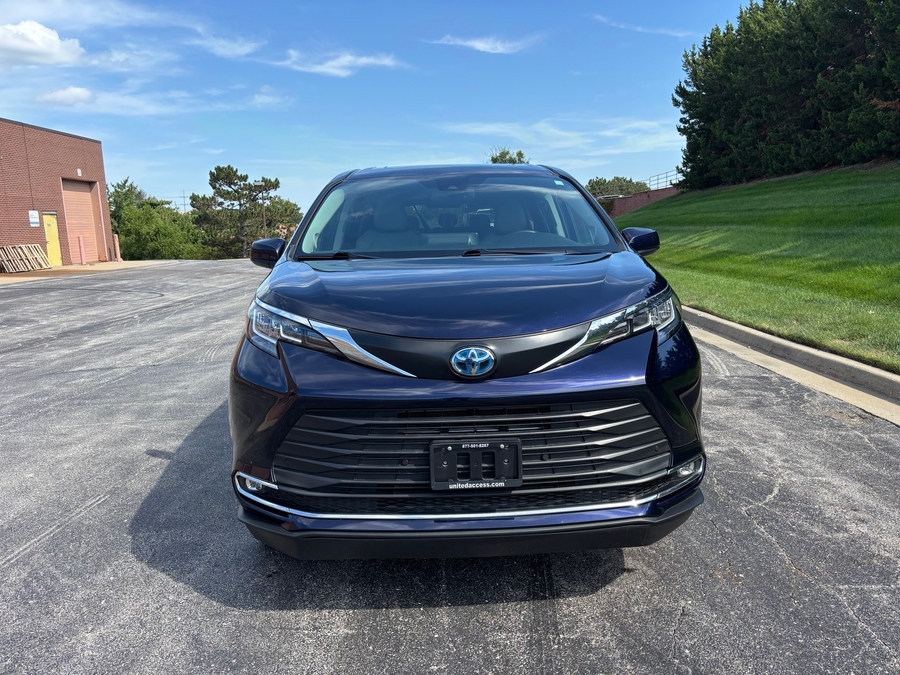 Used 2023 Toyota Sienna Hybrid XLE Plus - BraunAbility Side Entry Fold Out Automatic Ramp
