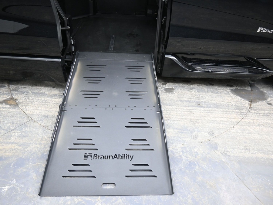 Black Toyota Sienna image number 10