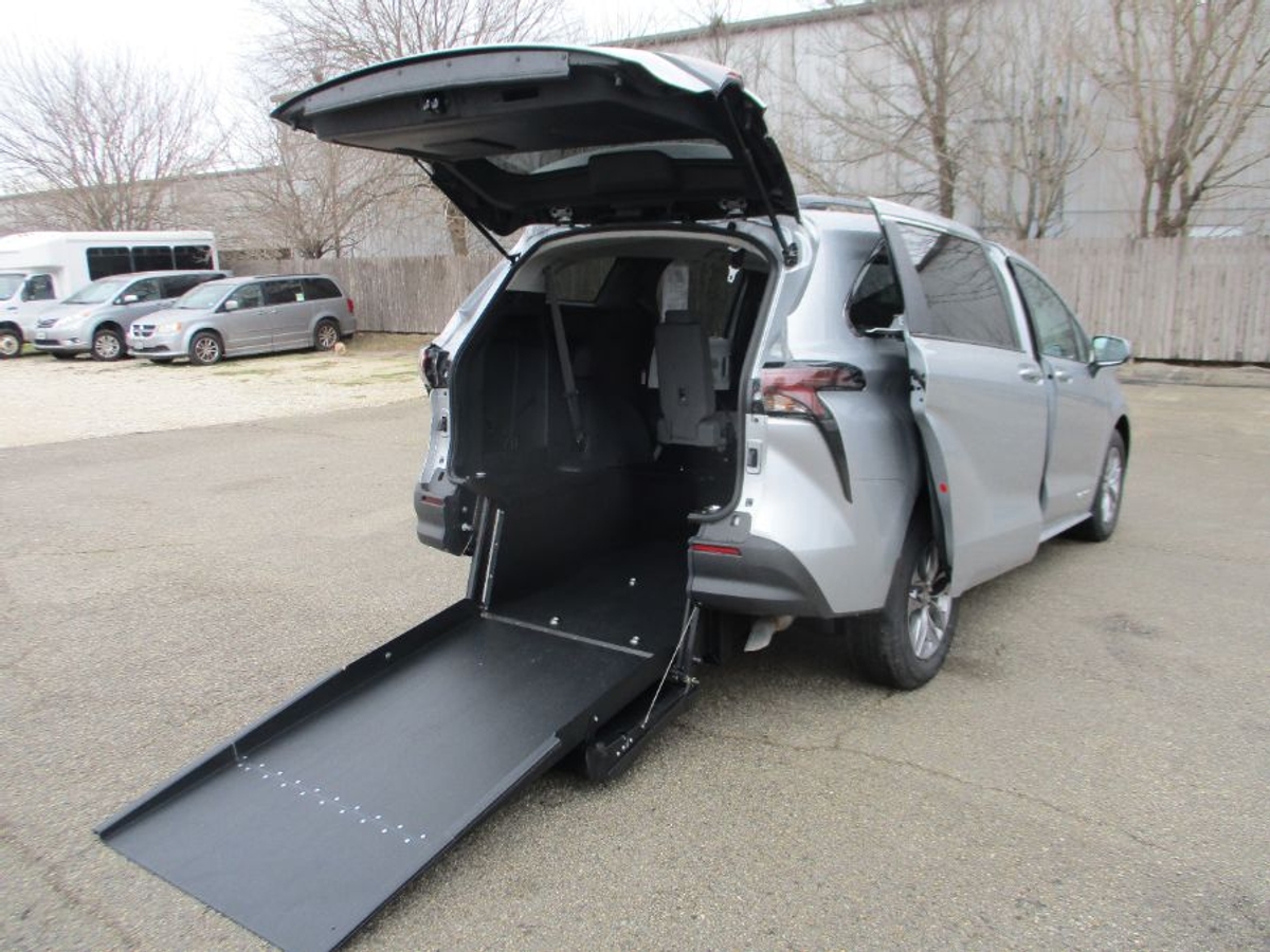 2025 TOYOTA SIENNA - Image 11