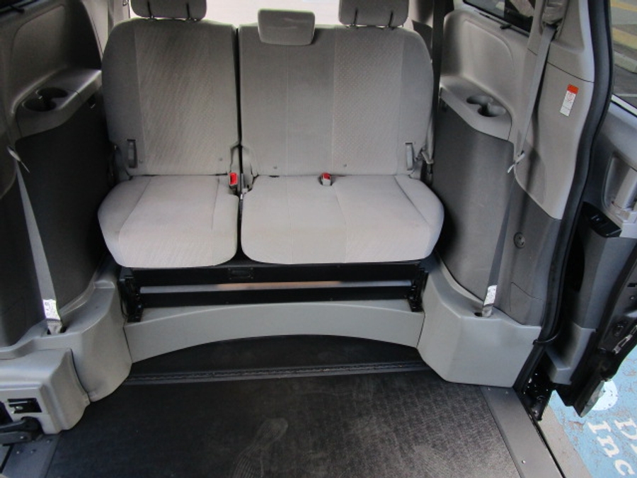 Used 2020 Toyota Sienna LE - BraunAbility Side Entry Entry Fold Out Automatic Ramp