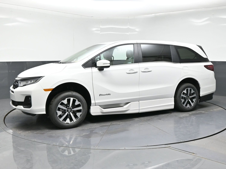 White Honda Odyssey image number 2