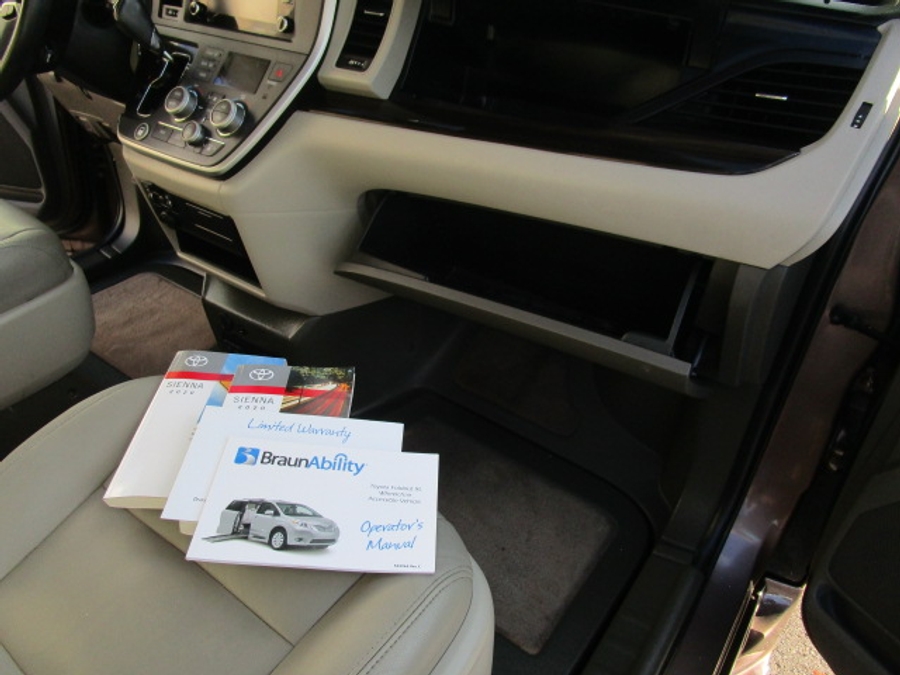 Used 2020 Toyota Sienna XLE Base - BraunAbility Side Entry Entry Fold Out Automatic Ramp