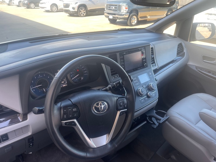 Used 2018 Toyota Sienna XLE - VMI Side Entry In Floor Automatic Ramp