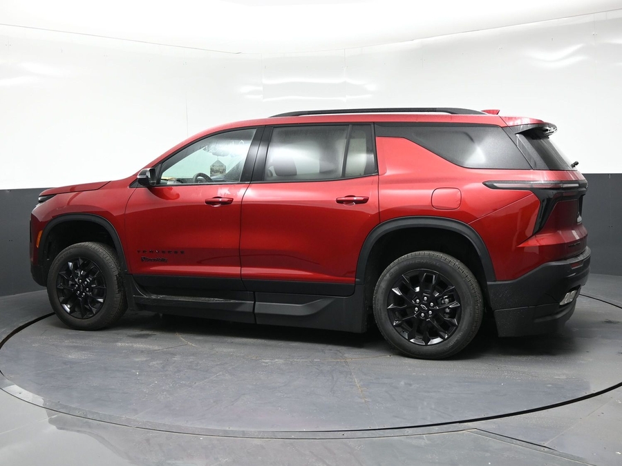 Red Chevrolet Traverse image number 1