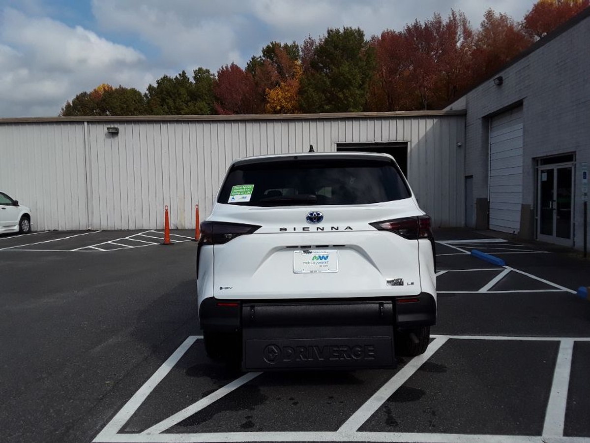 2025 TOYOTA SIENNA - Image 7