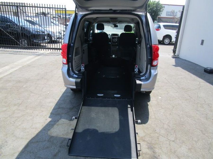 Used 2019 Dodge Grand Caravan SE - International Mobility Rear Entry Entry Fold Out Manual Ramp