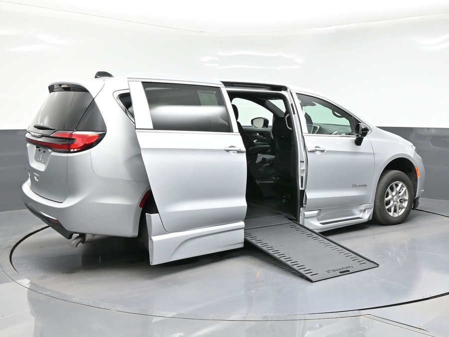 2026 Chrysler Pacifica's photo