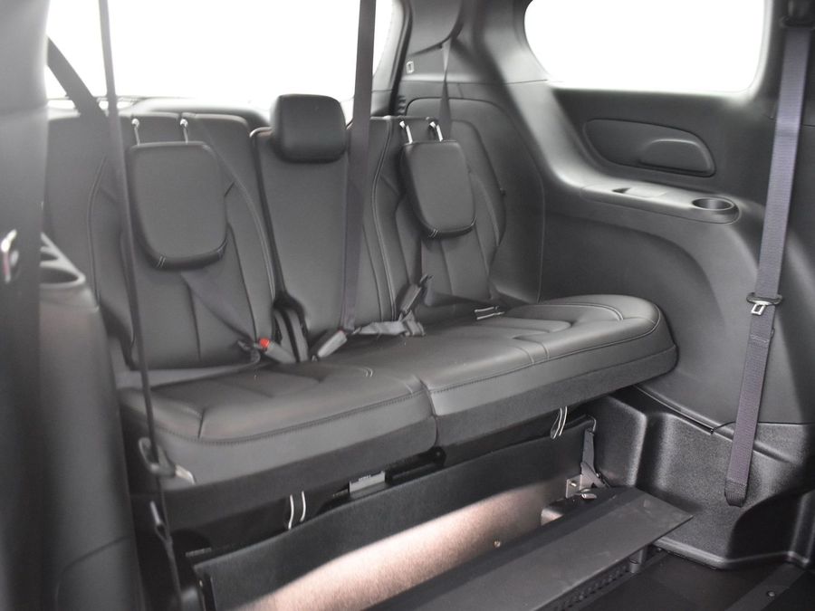 New 2025 Chrysler Pacifica Select - BraunAbility Side Entry Entry In Floor Automatic Ramp