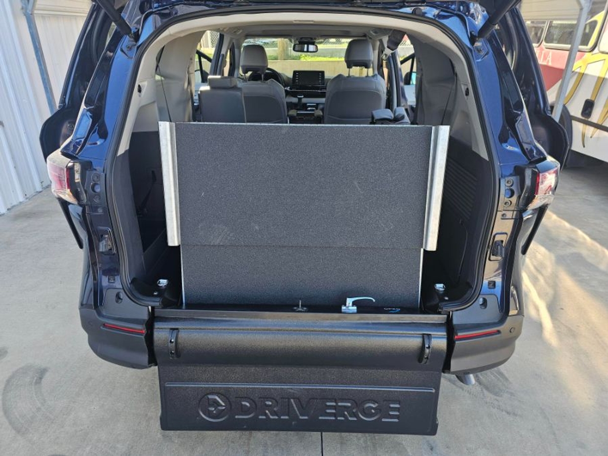 2024 TOYOTA SIENNA - Image 8