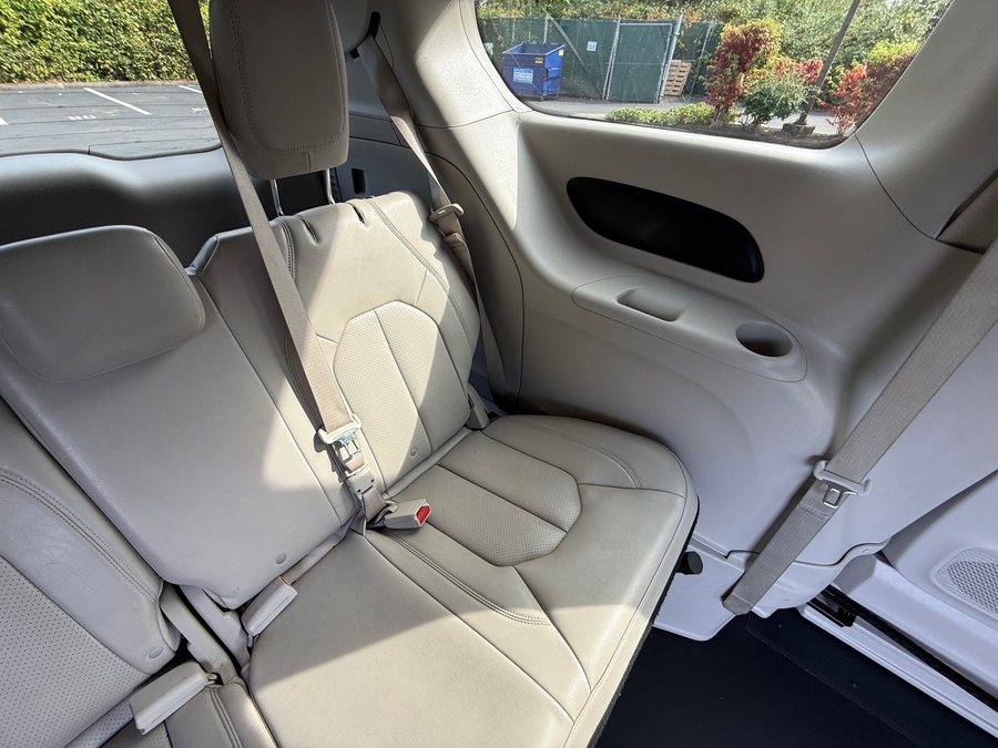 Used 2021 Chrysler Voyager LXi - BraunAbility Side Entry Fold Out Automatic Ramp