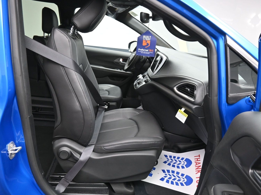 Blue Chrysler Pacifica image number 8