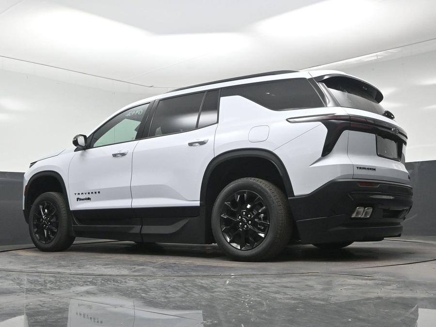 White Chevrolet Traverse image number 18