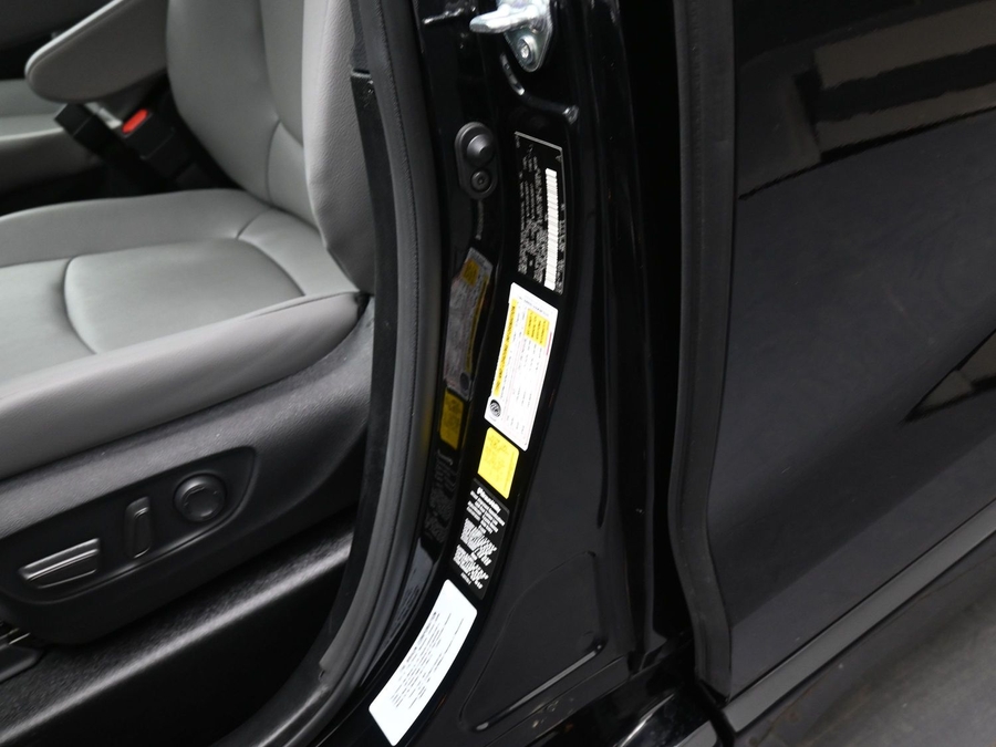 Black Toyota Sienna image number 16