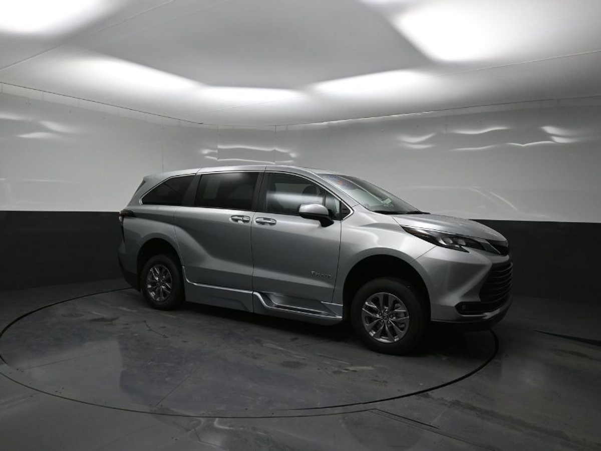 2025 TOYOTA SIENNA - Image 18