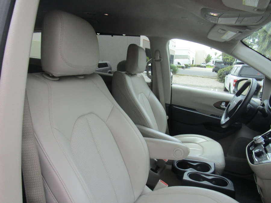 Used 2021 Chrysler Voyager LXi - BraunAbility Side Entry Entry Fold Out Automatic Ramp