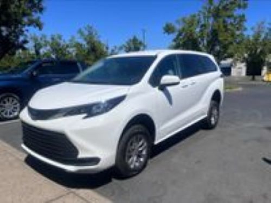 New 2026 Toyota Sienna Hybrid LE - Vantage Mobility Commercial Rear Entry Entry Fold Out Manual Ramp