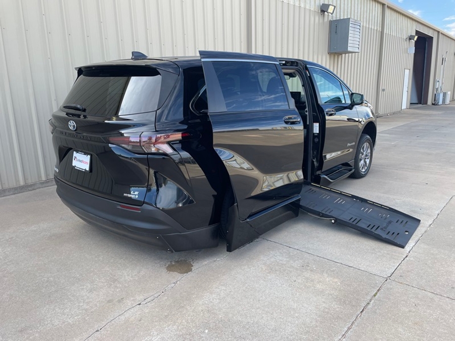 Used 2024 Toyota Sienna Hybrid LE Base - BraunAbility Side Entry Fold Out Automatic Ramp