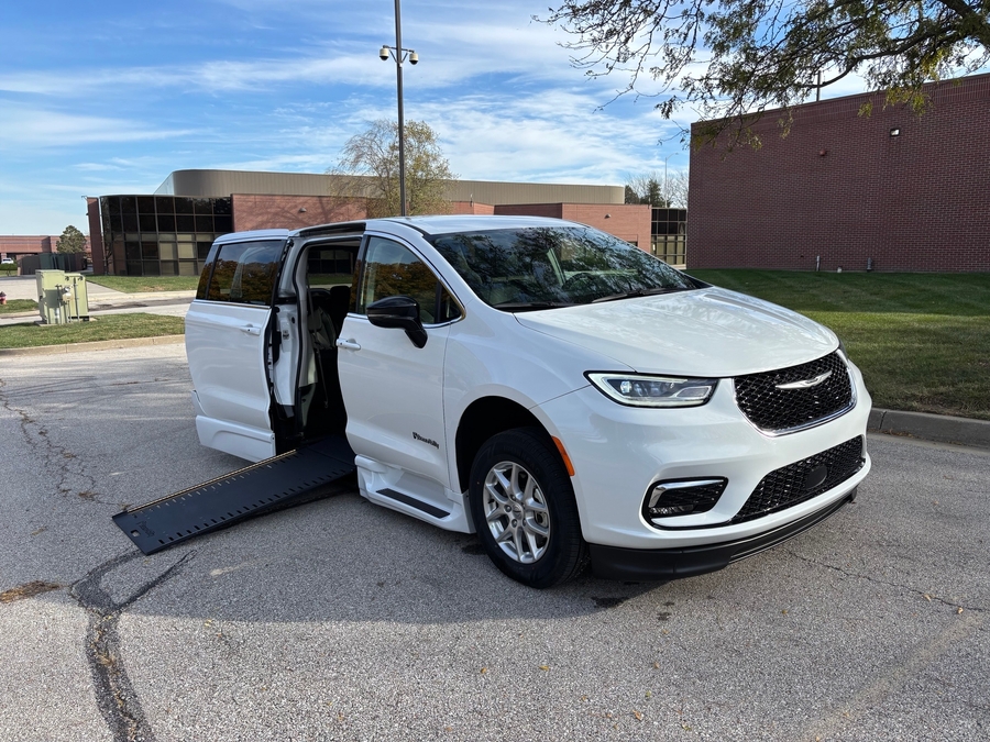 Used 2024 Chrysler Pacifica Touring L - BraunAbility Side Entry Entry In Floor Automatic Ramp