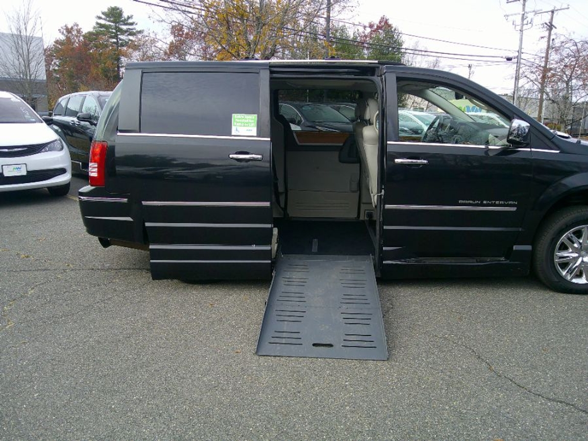 Black Chrysler Town and Country image number 9