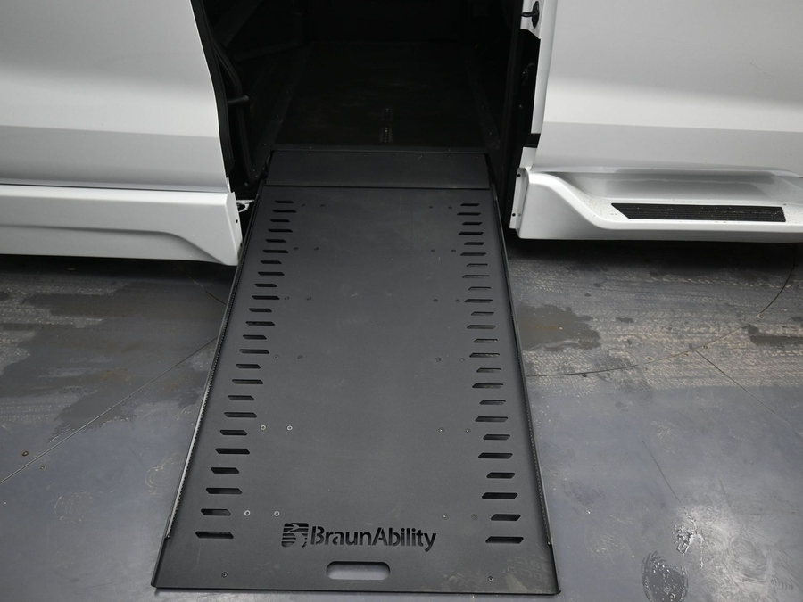 New 2025 Toyota Sienna Hybrid Platinum - BraunAbility Side Entry Entry In Floor Automatic Ramp