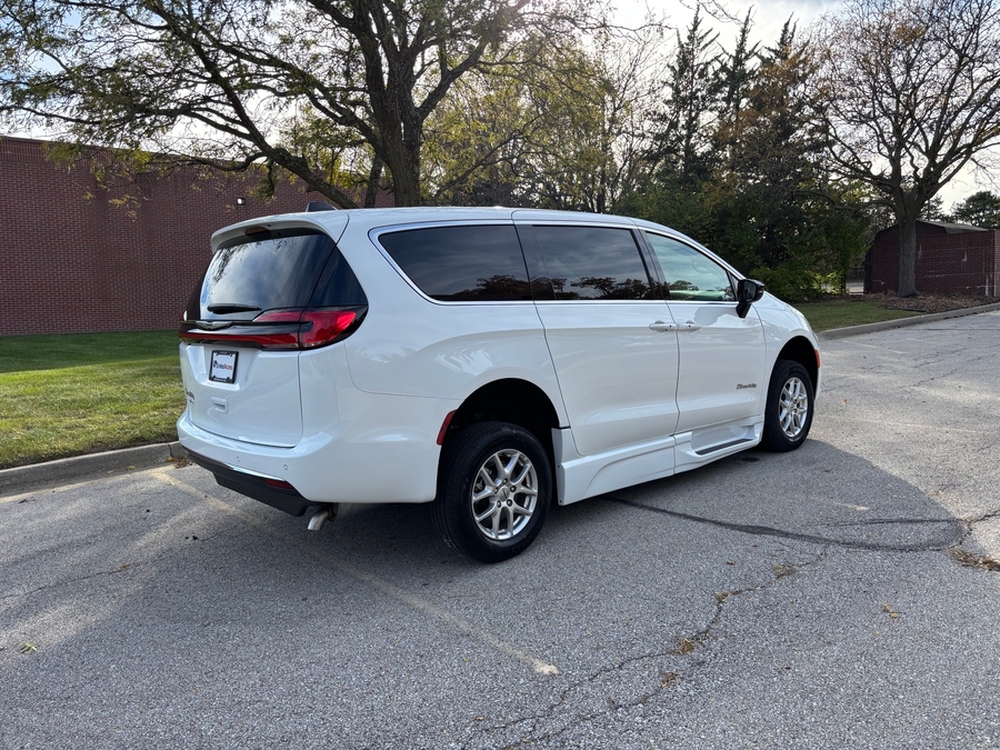 Used 2024 Chrysler Pacifica Touring L - BraunAbility Side Entry Entry In Floor Automatic Ramp