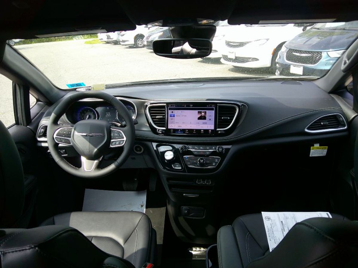 2025 CHRYSLER PACIFICA - Image 14