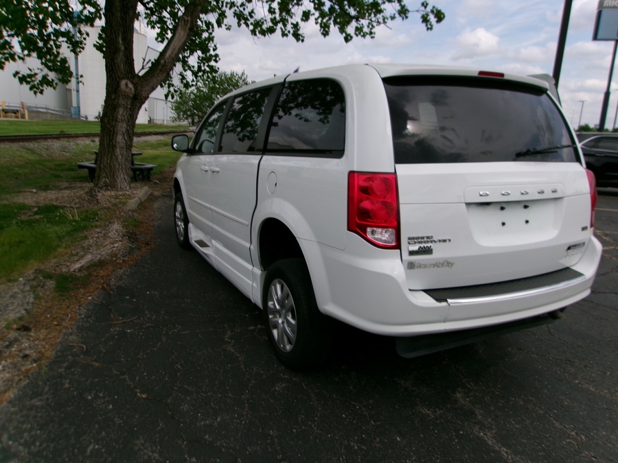 White Dodge Grand Caravan image number 7