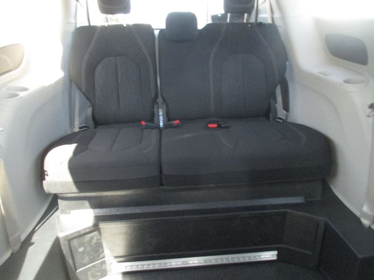 2024 CHRYSLER VOYAGER - Image 5