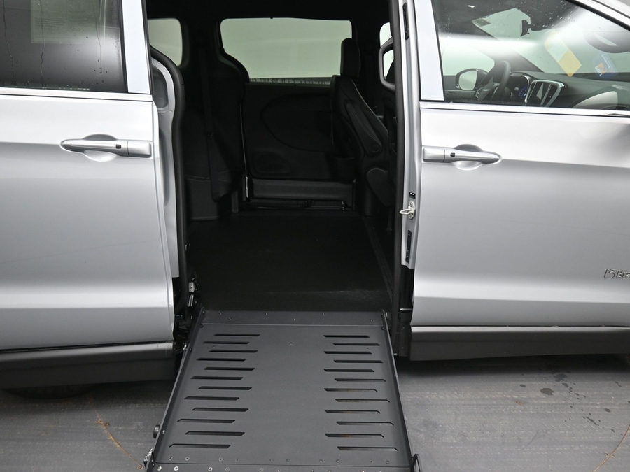 New 2026 Chrysler Voyager LX - BraunAbility Side Entry Entry Fold Out Manual Ramp