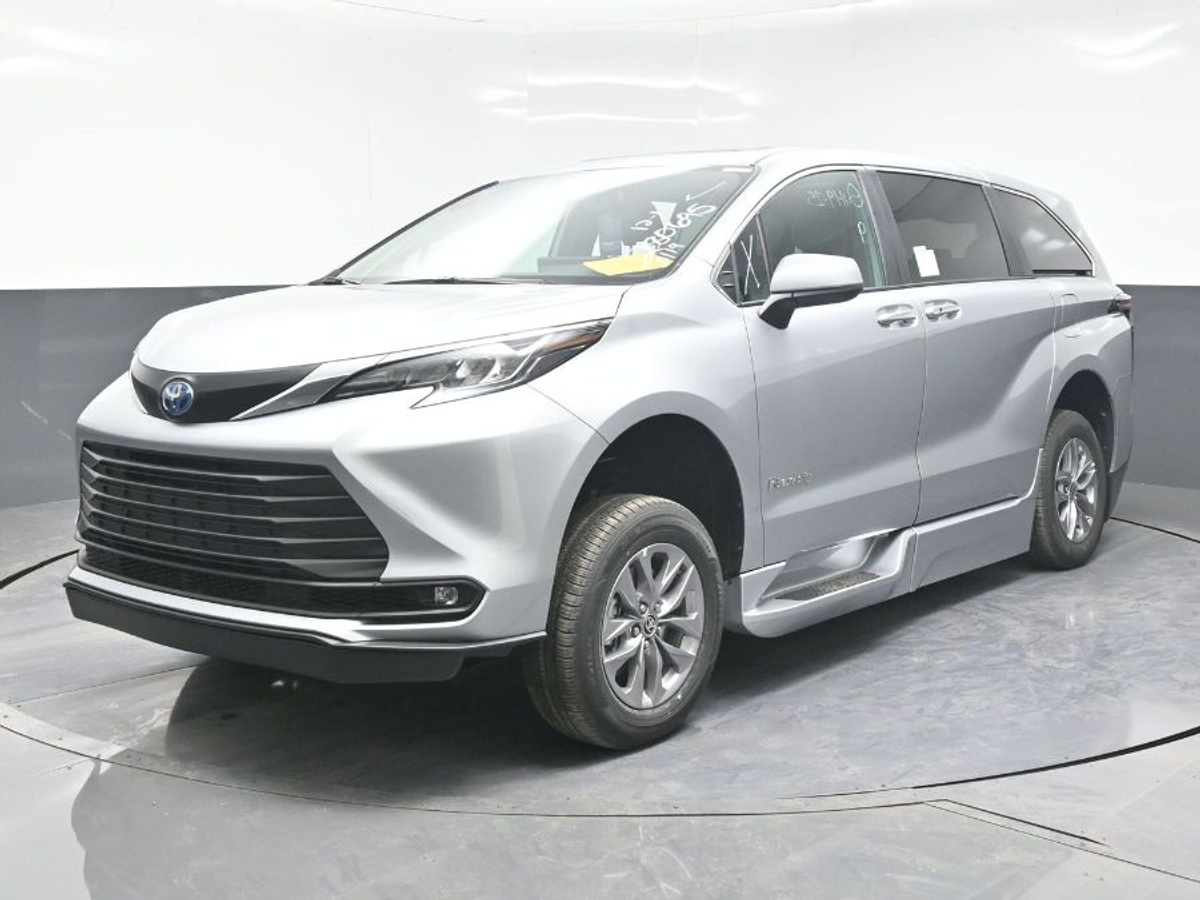 2025 TOYOTA SIENNA - Image 3